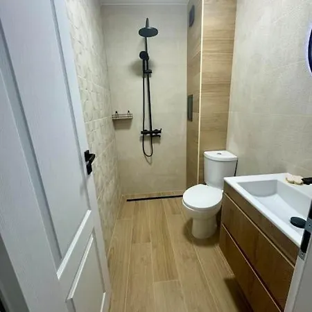 Appartamento Modern Family Near The Beach, Free Parking *
