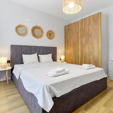 Апартаменти Modern Family Near The Beach, Free Parking *