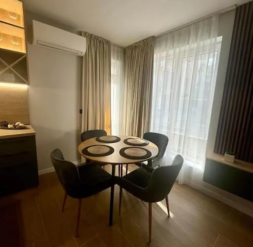 Апартаменты Modern Family Near The Beach, Free Parking Приморско