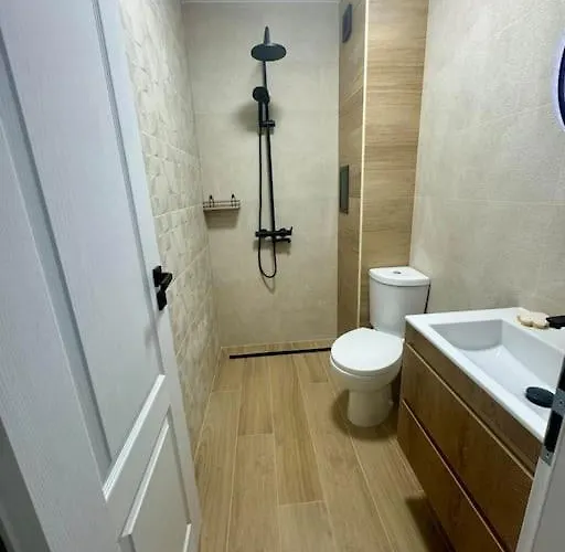 Апартаменты Modern Family Near The Beach, Free Parking *