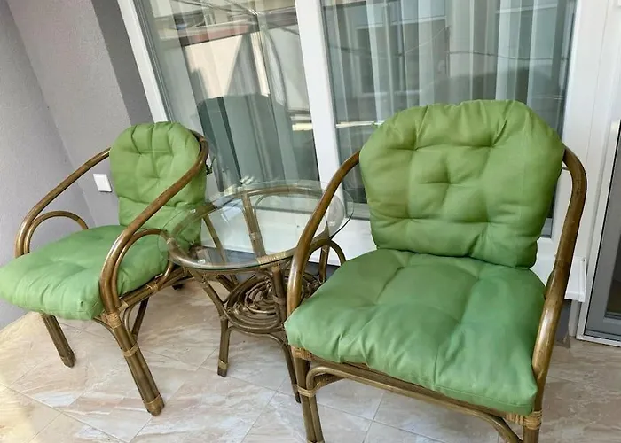 Апартаменты Modern Family Near The Beach, Free Parking